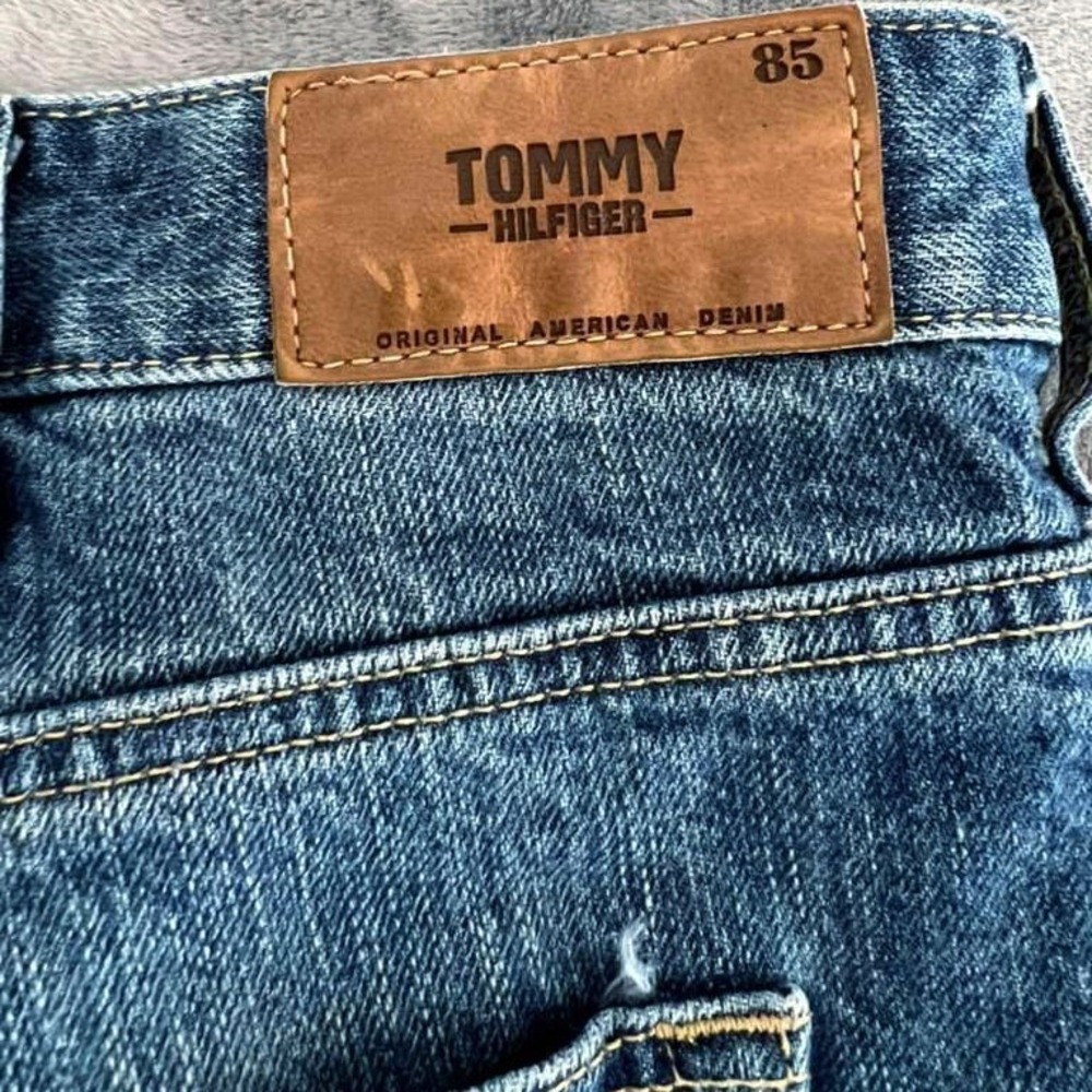 Tommy Hilfiger Relaxed Freedom Jeans 42x30 Medium Wash 100% Cotton 5 Pocket Men - Picture 9 of 12